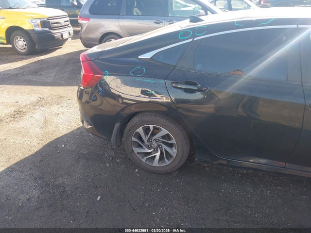 Продажа на аукционе авто 2018 Honda Civic Ex, vin: 2HGFC2F73JH563043, номер лота: 44632651