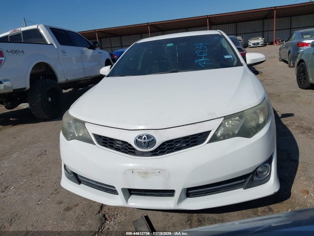44632706 :رقم المزاد ، 4T1BF1FK5EU776254 vin ، 2014 Toyota Camry Se مزاد بيع