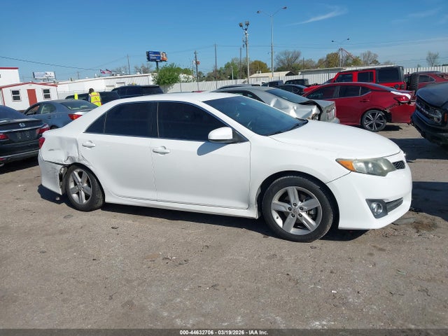 44632706 :رقم المزاد ، 4T1BF1FK5EU776254 vin ، 2014 Toyota Camry Se مزاد بيع