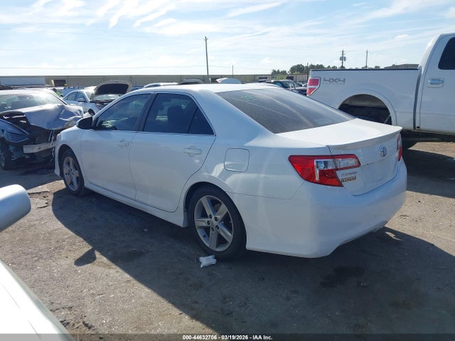 44632706 :رقم المزاد ، 4T1BF1FK5EU776254 vin ، 2014 Toyota Camry Se مزاد بيع