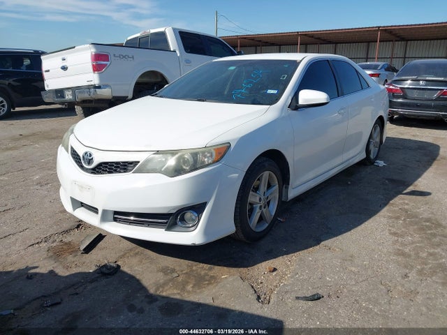 44632706 :رقم المزاد ، 4T1BF1FK5EU776254 vin ، 2014 Toyota Camry Se مزاد بيع