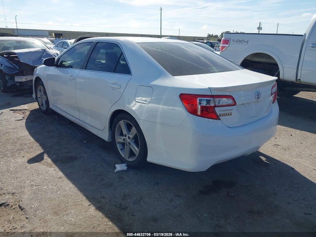 44632706 :رقم المزاد ، 4T1BF1FK5EU776254 vin ، 2014 Toyota Camry Se مزاد بيع