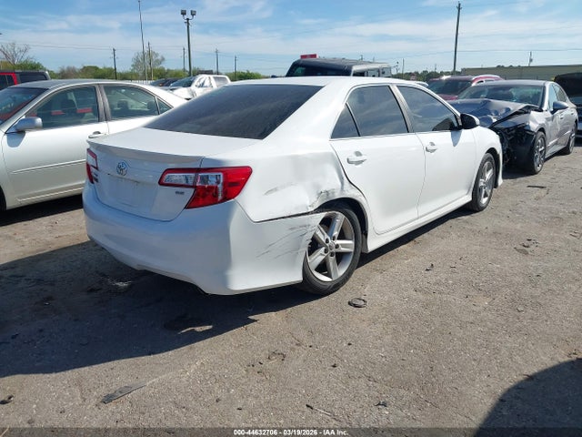44632706 :رقم المزاد ، 4T1BF1FK5EU776254 vin ، 2014 Toyota Camry Se مزاد بيع