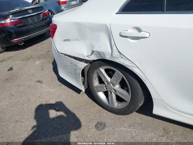 44632706 :رقم المزاد ، 4T1BF1FK5EU776254 vin ، 2014 Toyota Camry Se مزاد بيع
