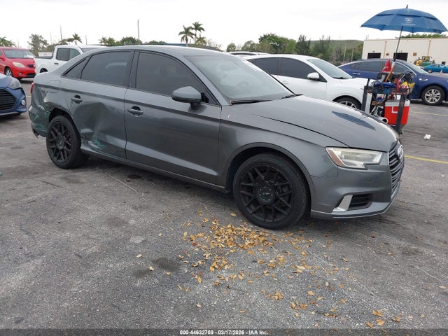 44632709 :رقم المزاد ، WAUAUGFF0H1024170 vin ، 2017 Audi A3 2.0t Premium مزاد بيع