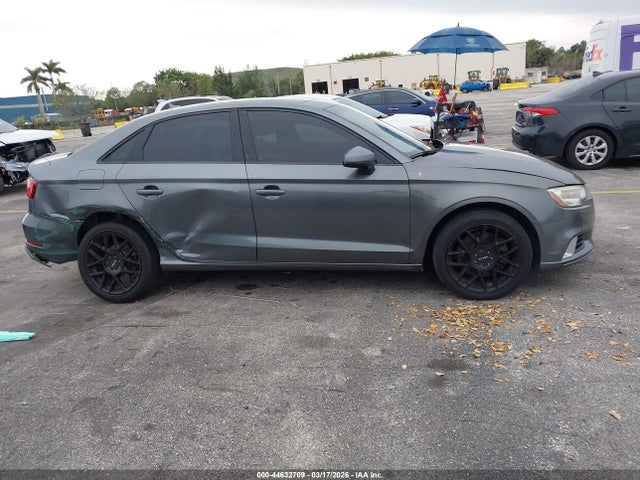 44632709 :رقم المزاد ، WAUAUGFF0H1024170 vin ، 2017 Audi A3 2.0t Premium مزاد بيع