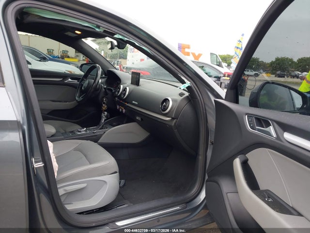44632709 :رقم المزاد ، WAUAUGFF0H1024170 vin ، 2017 Audi A3 2.0t Premium مزاد بيع