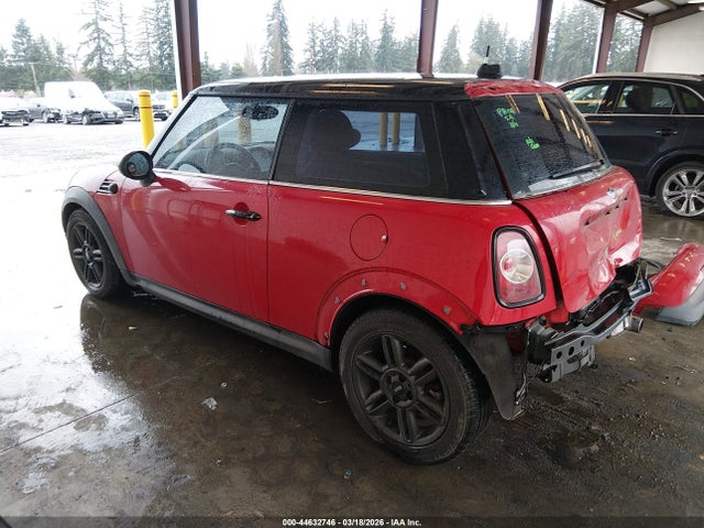 2011 MINI COOPER WMWSU3C58BT094598 Photo 2