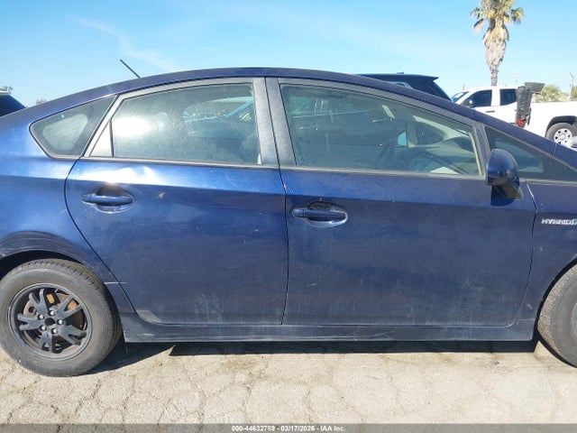 Toyota Prius Three 2014 JTDKN3DU7E0380101 Image 13