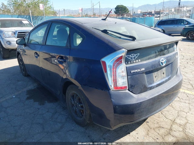 Toyota Prius Three 2014 JTDKN3DU7E0380101 Image 3