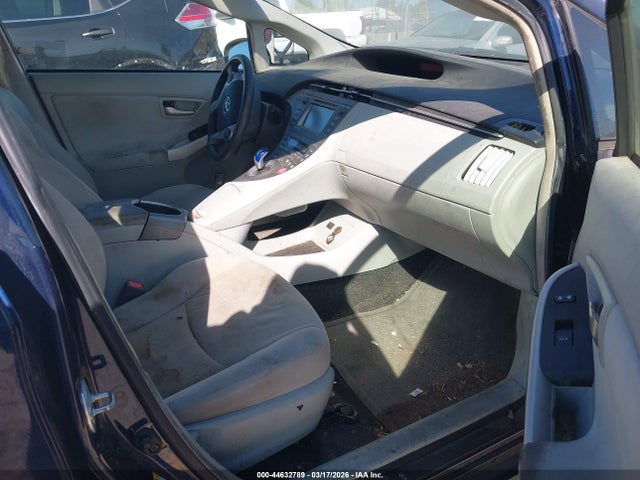 Toyota Prius Three 2014 JTDKN3DU7E0380101 Image 5