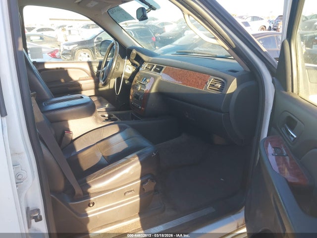 2008 CHEVROLET SUBURBAN 1500 1GNFC160X8J240782 Photo 4
