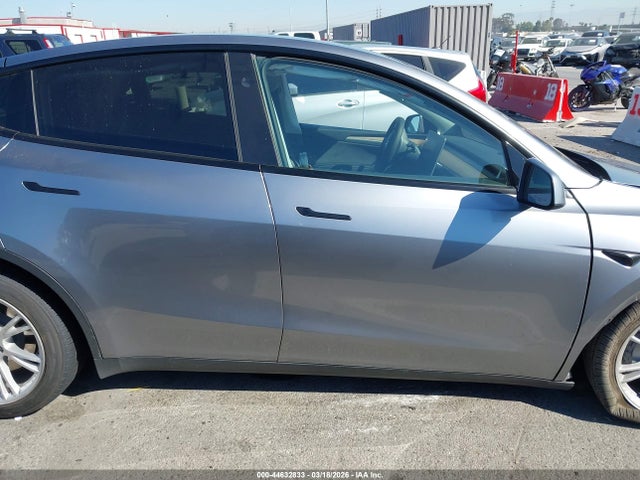 2024 Tesla Model Y Long Range Dual Motor All-wheel Drive მანქანა იყიდება აუქციონზე, vin: 7SAYGDEE3RA291117, აუქციონის ნომერი: 44632833
