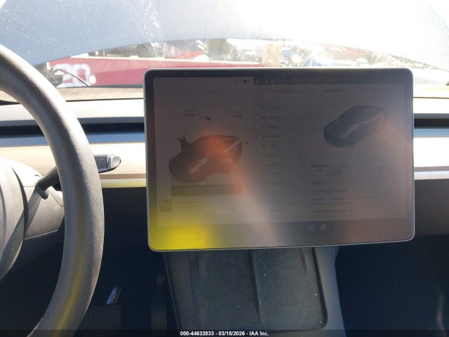 2024 Tesla Model Y Long Range Dual Motor All-wheel Drive მანქანა იყიდება აუქციონზე, vin: 7SAYGDEE3RA291117, აუქციონის ნომერი: 44632833