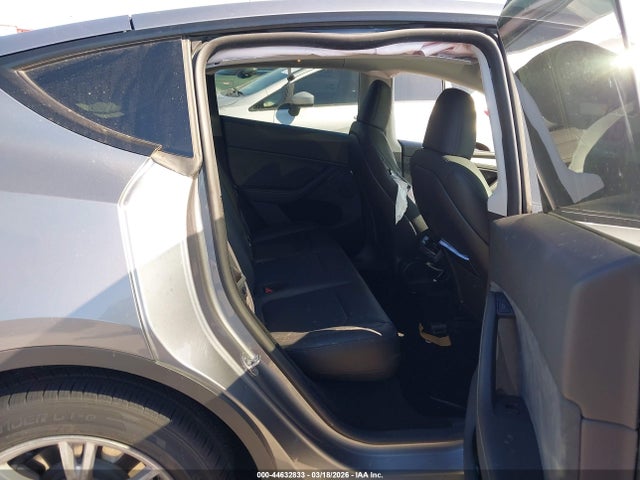 2024 Tesla Model Y Long Range Dual Motor All-wheel Drive მანქანა იყიდება აუქციონზე, vin: 7SAYGDEE3RA291117, აუქციონის ნომერი: 44632833