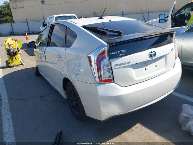 2015 TOYOTA PRIUS JTDKN3DU1F0467431 Photo 2