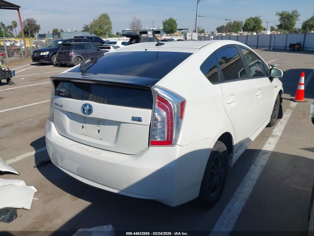 2015 TOYOTA PRIUS JTDKN3DU1F0467431 Photo 3