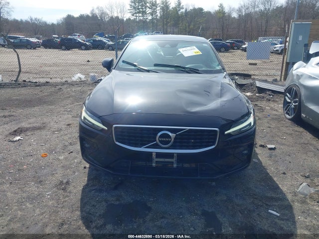 2019 Volvo S60 T6 R-design მანქანა იყიდება აუქციონზე, vin: 7JRA22TM1KG015868, აუქციონის ნომერი: 44632890