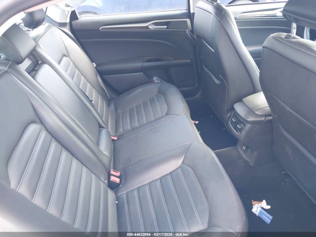 3FA6P0HD9FR176038 Ford FUSION SE