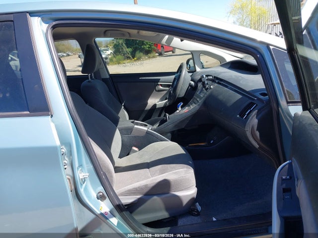 Toyota Prius Two 2014 JTDKN3DU9E1746747 Image 5