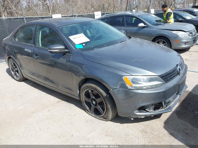 2014 Volkswagen Jetta 1.8t Se მანქანა იყიდება აუქციონზე, vin: 3VWD17AJ7EM238850, აუქციონის ნომერი: 44632974