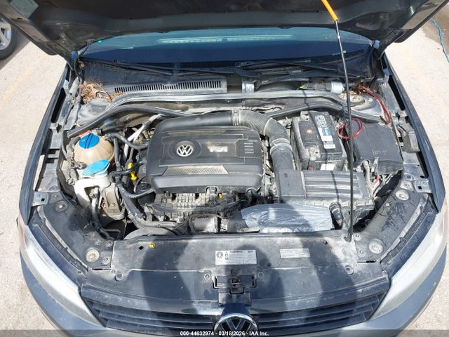 2014 Volkswagen Jetta 1.8t Se მანქანა იყიდება აუქციონზე, vin: 3VWD17AJ7EM238850, აუქციონის ნომერი: 44632974