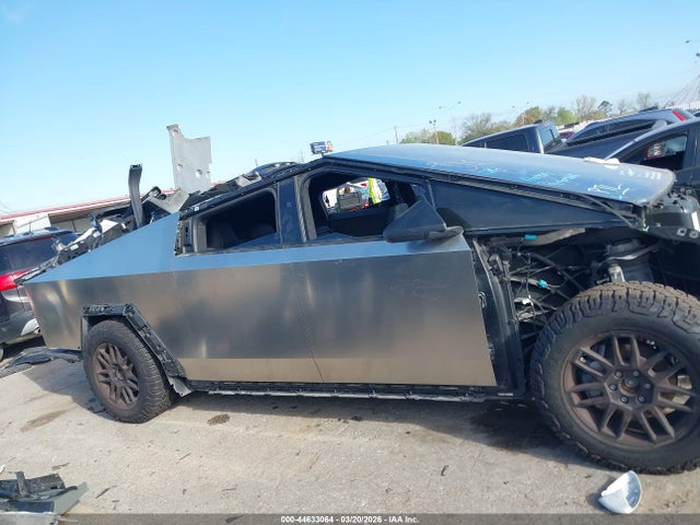 44633064 :رقم المزاد ، 7G2CEHED4RA048571 vin ، 2024 Tesla Cybertruck All-wheel Drive مزاد بيع