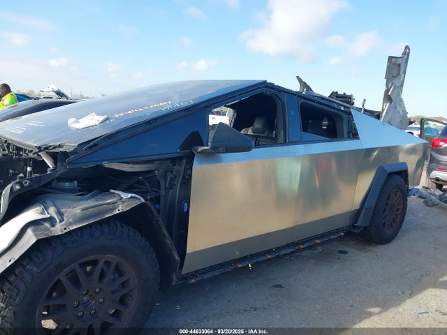 44633064 :رقم المزاد ، 7G2CEHED4RA048571 vin ، 2024 Tesla Cybertruck All-wheel Drive مزاد بيع