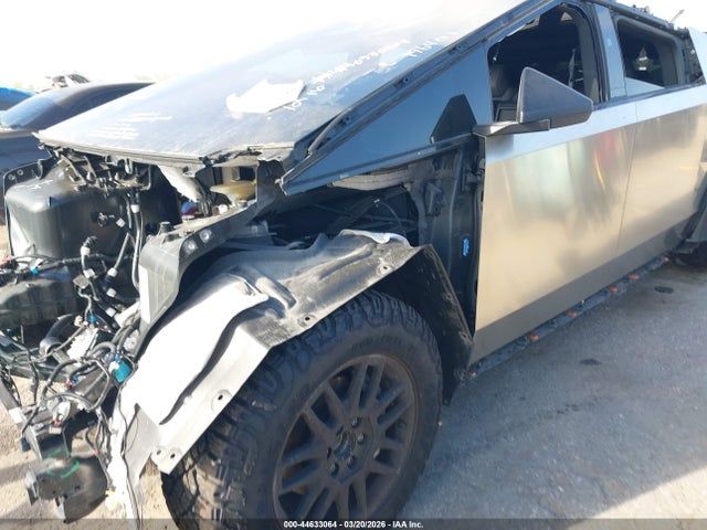 44633064 :رقم المزاد ، 7G2CEHED4RA048571 vin ، 2024 Tesla Cybertruck All-wheel Drive مزاد بيع