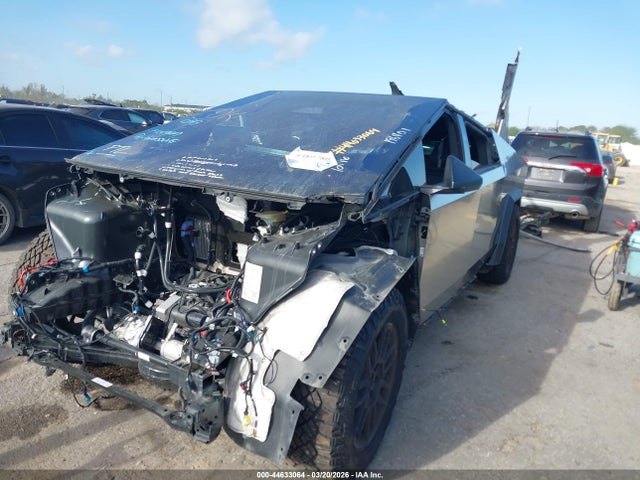 44633064 :رقم المزاد ، 7G2CEHED4RA048571 vin ، 2024 Tesla Cybertruck All-wheel Drive مزاد بيع