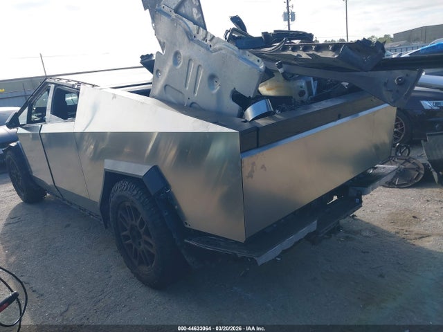 44633064 :رقم المزاد ، 7G2CEHED4RA048571 vin ، 2024 Tesla Cybertruck All-wheel Drive مزاد بيع