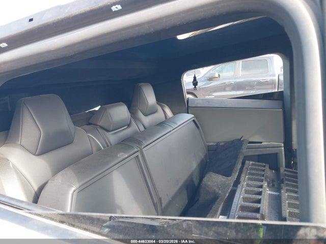 44633064 :رقم المزاد ، 7G2CEHED4RA048571 vin ، 2024 Tesla Cybertruck All-wheel Drive مزاد بيع