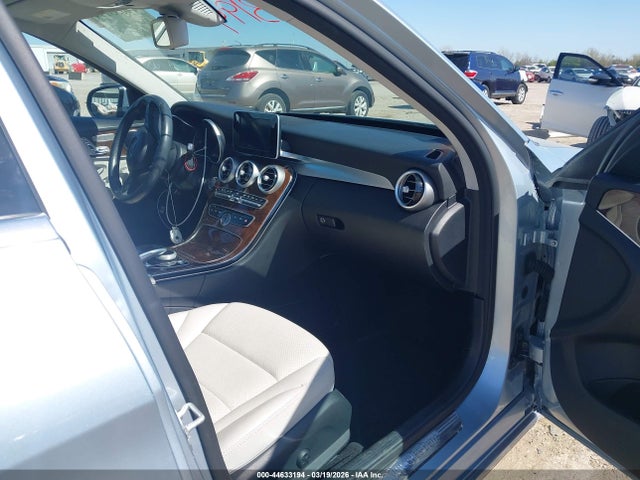 2016 Mercedes-benz C 300 4matic მანქანა იყიდება აუქციონზე, vin: 55SWF4KB5GU108381, აუქციონის ნომერი: 44633194