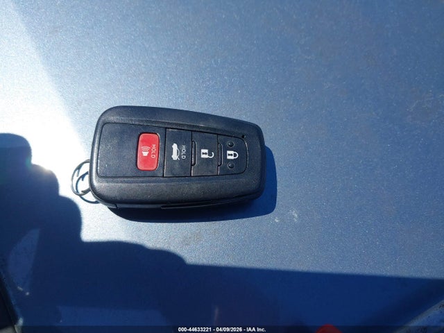 2021 Toyota Corolla Hybrid Le მანქანა იყიდება აუქციონზე, vin: JTDEAMDE5MJ001385, აუქციონის ნომერი: 44633221