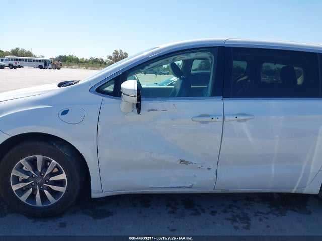 2022 Chrysler Pacifica Hybrid Touring L მანქანა იყიდება აუქციონზე, vin: 2C4RC1L71NR160964, აუქციონის ნომერი: 44633237