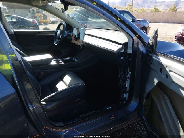 2022 Tesla Model Y Long Range Dual Motor All-wheel Drive მანქანა იყიდება აუქციონზე, vin: 7SAYGAEE6NF551408, აუქციონის ნომერი: 44633338