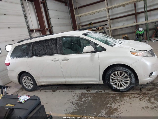 Продажа на аукционе авто 2017 Toyota Sienna Xle 8 Passenger, vin: 5TDYZ3DC4HS812165, номер лота: 44633382