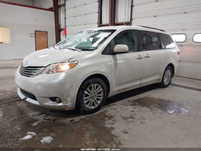 Продажа на аукционе авто 2017 Toyota Sienna Xle 8 Passenger, vin: 5TDYZ3DC4HS812165, номер лота: 44633382