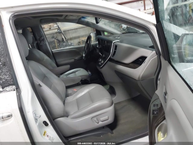 Продажа на аукционе авто 2017 Toyota Sienna Xle 8 Passenger, vin: 5TDYZ3DC4HS812165, номер лота: 44633382