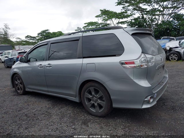 5TDXZ3DC5JS916715 Toyota Sienna Se 8 Passenger/se Premium 8 Passenger