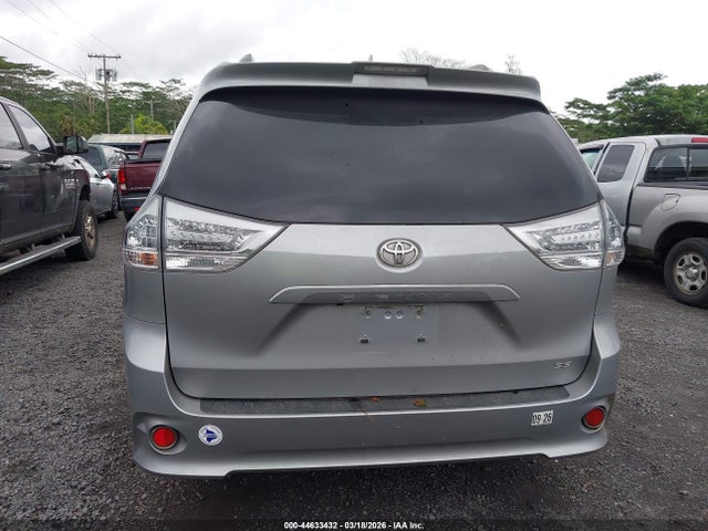 5TDXZ3DC5JS916715 Toyota Sienna Se 8 Passenger/se Premium 8 Passenger