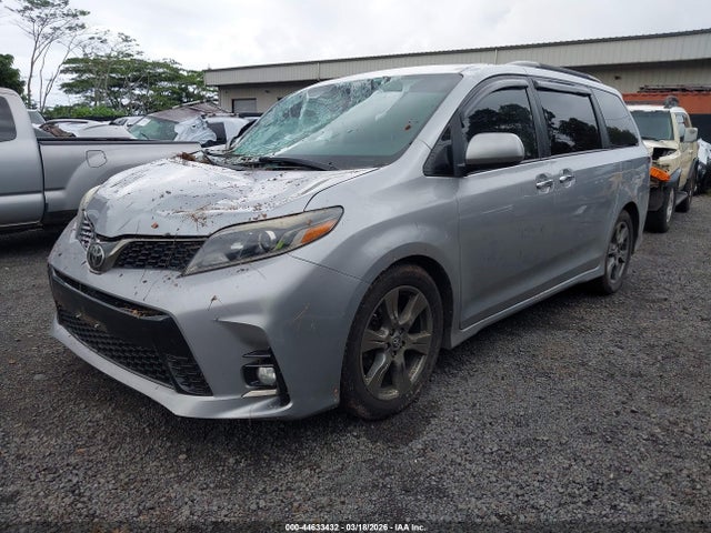 5TDXZ3DC5JS916715 Toyota Sienna Se 8 Passenger/se Premium 8 Passenger