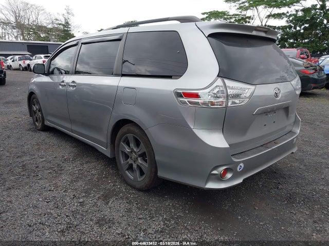 5TDXZ3DC5JS916715 Toyota Sienna Se 8 Passenger/se Premium 8 Passenger