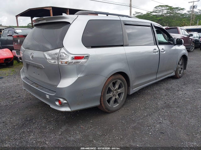 5TDXZ3DC5JS916715 Toyota Sienna Se 8 Passenger/se Premium 8 Passenger