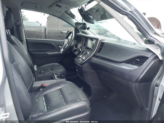 5TDXZ3DC5JS916715 Toyota Sienna Se 8 Passenger/se Premium 8 Passenger