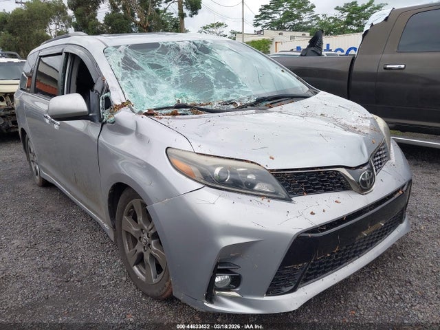 5TDXZ3DC5JS916715 Toyota Sienna Se 8 Passenger/se Premium 8 Passenger