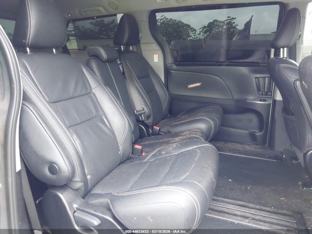 5TDXZ3DC5JS916715 Toyota Sienna Se 8 Passenger/se Premium 8 Passenger