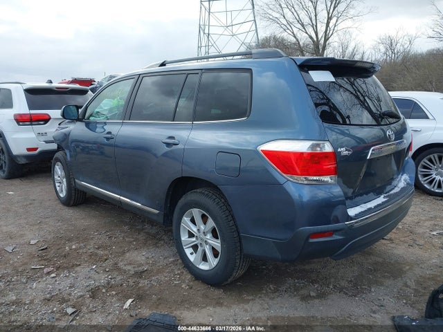 2013 TOYOTA HIGHLANDER 5TDBK3EH0DS273929 Photo 2