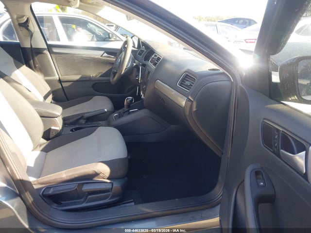 44633825 :رقم المزاد ، 3VW2B7AJ4HM352751 vin ، 2017 Volkswagen Jetta 1.4t S مزاد بيع