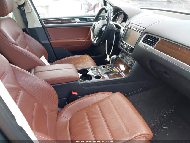 2016 Volkswagen Touareg Vr6 Lux მანქანა იყიდება აუქციონზე, vin: WVGEF9BP5GD012310, აუქციონის ნომერი: 44633829
